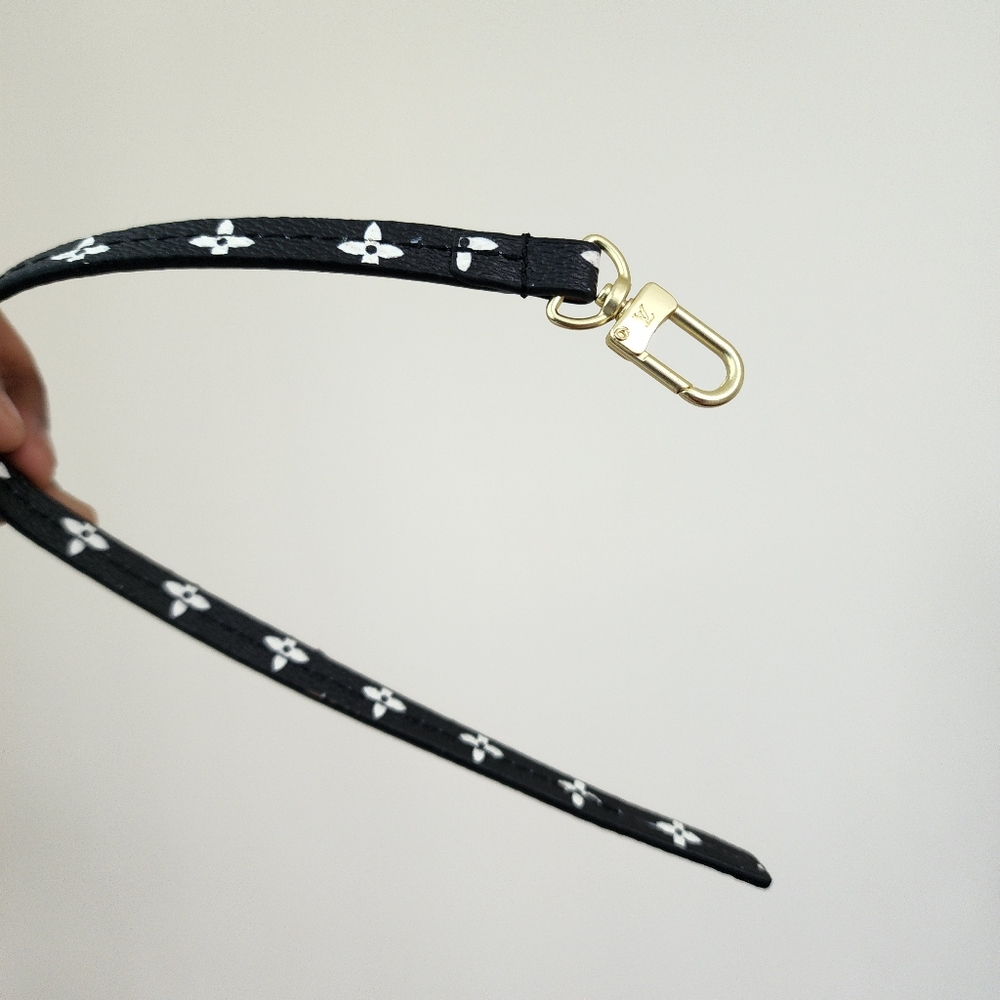 LV wristlet strap - Picture 2 of 6